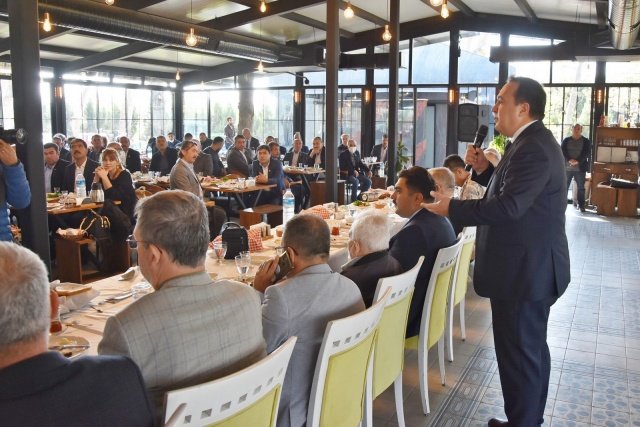 Akhisar Belediye Başkanı Besim Dutlulu, 19 Ekim Muhtarlar Günü’nde Akhisarlı muhtarları konuk etti.