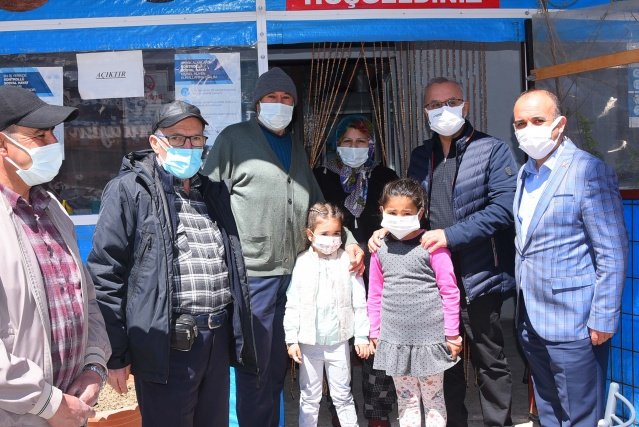 Kırsal mahallelerde tüm çalışmaların aralıksız devam ettiğini belirten Başkan Kayda, korona virüs salgını nedeniyle yaşanan zor günlerde Salihli Belediyesi’nin ihtiyaç sahibi ailelerin her zaman yanlarında olduğunu söyledi. Başkan Kayda, zor şartlarda geçim mücadelesi veren ailelere destek olmak için Sosyal Yardım İşleri Müdürlüğü ve muhtarlar işbirliğinde gıda paketi dağıtmaya devam edeceklerini söyledi.