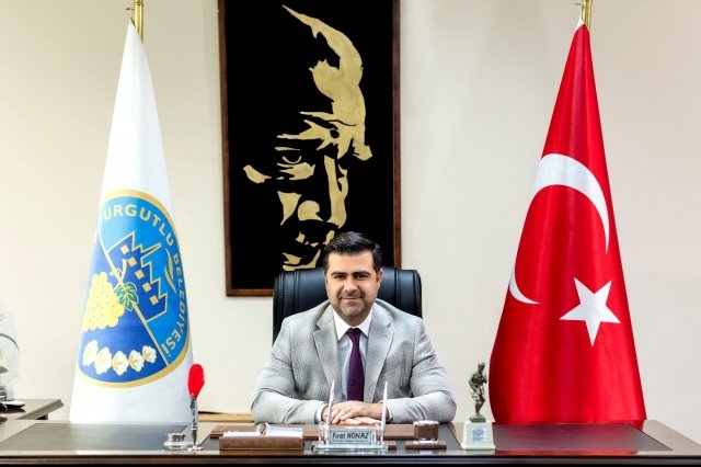 Kırsal mahallelerde yürütülen internet altyapı çalışmaları ile ilgili olarak açıklama yapan Turgutlu Belediye Başkan Yardımcısı Fırat Honaz, “Hava koşulları ve pandemiye rağmen size verdiğimiz sözün bize verdiği güçle kırsal mahallelerimize interneti ulaştıracak ana hat direklerini Musulcalı ve Urganlı Mahallelerimize dikimini gerçekleştirdik. Bu sayede Çıkrıkçı - Karaköy hattındaki mahallelerimizi de ekleyerek interneti ulaştıracağız” dedi.