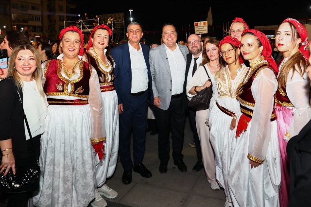 Böylece Balkan kültürlerinin Manisa’da buluştuğu gecede, Demirci’nin geleneksel el sanatlarından biri de etkinliğin önemli simgelerinden biri olarak yer aldı.