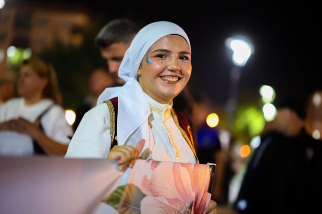 Korteje Manisa Büyükşehir Belediye Başkanı Besim Dutlulu da katıldı. Dutlulu, protokol üyeleriyle birlikte kortejde yer almak yerine vatandaşlarla aynı yürüyüşün parçası olarak Manisa sokaklarında ilerledi.

Başkan Dutlulu’ya Büyükşehir Belediyesi Genel Sekreteri Burak Deste, genel sekreter yardımcıları, daire başkanları, şube müdürleri ve Balkan derneklerinin temsilcileri eşlik etti.