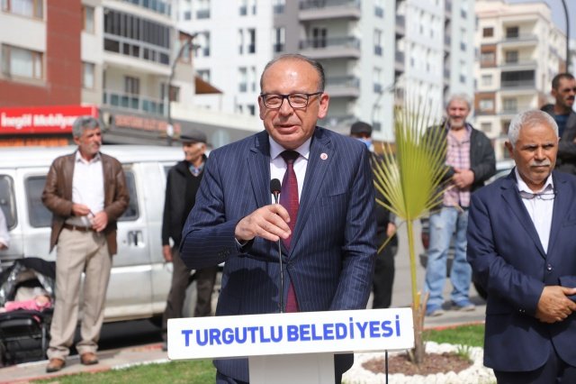 Turgutlu Belediyesi tarafından Selvilitepe Mahallesinde yapımı tamamlanan Hizmet Noktasının açılışı düzenlenen törenle gerçekleşti. Açılış töreninde konuşan Turgutlu Belediye Başkanı Çetin Akın, “Bugün bir sözümüzü daha gerçekleştirmenin mutluluğunu yaşıyoruz. Selvilitepe Mahallemize açtığımız Hizmet Noktasının Turgutlu’muza ve hemşehrilerimize hayırlı olmasını diliyorum” dedi.