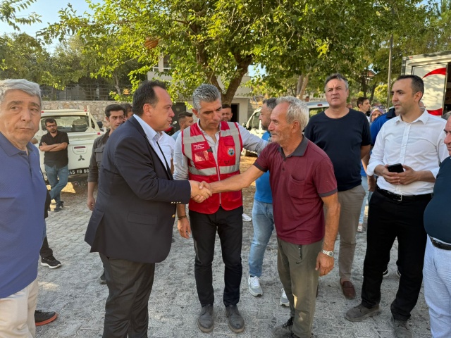 Yangının söndürülmesi için çalışan tüm ekiplere yürekten teşekkür ediyorum” dedi.