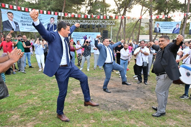 Hacıhimmet Mahalle Muhtarı ve Romanlar Derneği Başkanı Ersin Şap da etkinliğe katılan başkanlara ve halka teşekkür etti.