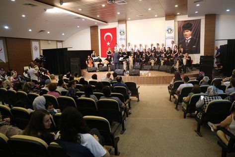 Turgutlu Belediyesi Türk Halk Müziği Korosu, sezonun muhteşem bir konser ile noktaladı.