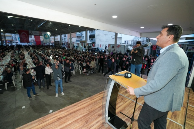Saruhanlı Belediye Başkanı Cıllı: “Büyükşehir ile iş birliğimiz devam edecek”
Saruhanlı Belediye Başkanı Ekrem Cıllı ise “Büyükşehir Belediye Başkanı’mıza böylesine anlamlı bir ortam hazırladığı için teşekkür ediyorum. Ramazan, dostluğun ve kardeşliğin pekleştiği bir ay. Büyükşehir Belediyemiz ile birlikte hareket ederek, Saruhanlı’da halkımız için en iyisini yapmaya devam edeceğiz” ifadelerini kullandı.

İftar; sema gösterisi, Karagöz-Hacivat ve meddah oyunu ile renklendi.