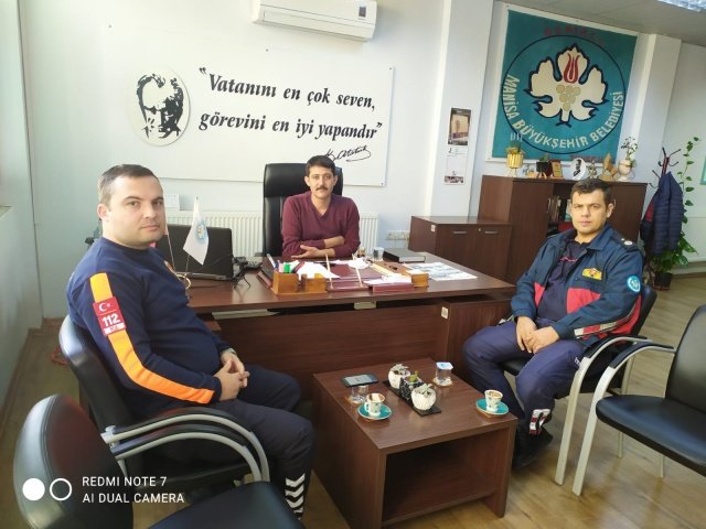 Muhtarlık İşleri Şube Müdürlüğü ziyaretinin ardından Manisa Büyükşehir Belediyesi Demirci Hüseyin Oktay İtfaiye Amirliği’ne geçildi. İtfaiye personeliyle bir araya gelen ve çalışmalar hakkında bilgi alan Daire Başkanı İnal, personele çalışmalarında kolaylıklar diledi.