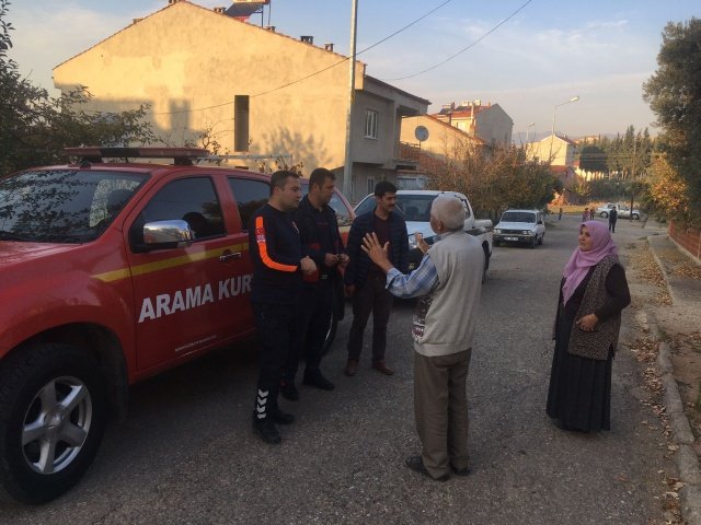 Manisa Büyükşehir Belediyesi İtfaiye Dairesi Başkanı Gürhan İnal, Demirci ilçesini ziyaret etti. İlk olarak Manisa Büyükşehir Belediyesi Demirci Muhtarlık İşleri Şube Müdürü Gökhan Demir ile bir araya gelen İnal, Demir’e yeni görevinde başarı dileklerini iletti.