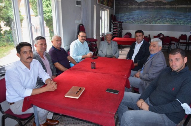 Manisa Büyükşehir Belediyesi Muhtarlık İşleri Dairesi Başkanlığı, ziyaretlerine Demirci ilçesi ile devam etti. Bardakçı, Örücüler ve Mahmutlar Mahalle Muhtarlarını ziyaret eden daire başkanlığı ekipleri, mahalle muhtarlarının görüş ve taleplerini dinledi.