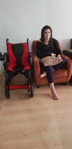 Talebini geri çevirmeyen Manisa Büyükşehir Belediyesine ve Başkan Cengiz Ergün’e teşekkür eden Buzyürük, akülü tekerlekli sandalyeyle daha rahat hareket edebileceğini söyledi.