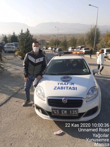 Büyükşehir Sınava Genç Kalanların Yardımına da Koştu
Kent merkezinde de sınava geç kalma durumu yaşayan kamu personeli adaylarının yardımına da Manisa Büyükşehir Belediyesi koştu.