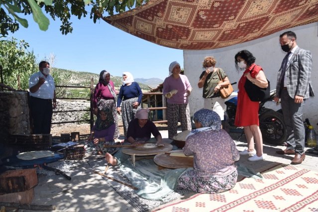 "Hayal dahi edemeyeceğimiz hizmetler aldık" 
Avlaşa Mahalle Muhtarı Veysel Karataş, mahallelerine hayal dahi edemeyecekleri hizmetlerin yapıldığını belirterek, "Büyükşehir Belediye Başkanımız Sayın Cengiz Ergün sayesinde çok güzel hizmetler aldık. Başkanımıza ne kadar teşekkür etsek azdır. Mahallemiz alt ve üstyapısıyla, düğün salonuyla yepyeni bir hal aldı. Ziyaretimize gelen Büyükşehir Belediyesi ve MASKİ yetkililerine de çok teşekkür ediyorum" açıklamasında bulundu.