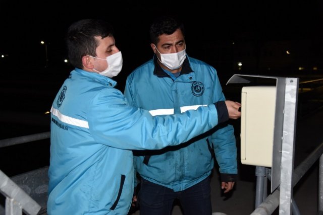 Tüm daire başkanlıkları ile kar küremeden yolda kalan vatandaşların ve araçların kurtarılmasına, içme suyu ve kanalizasyon hatlarındaki arızalara müdahaleden dere yataklarının temizlenmesine,  abonelerin sayaçları ile ilgili taleplerinden atıksu arıtma tesislerinin sürekliliğinin sağlanmasına kadar yoğun bir tempoda çalışmalar devam etti.