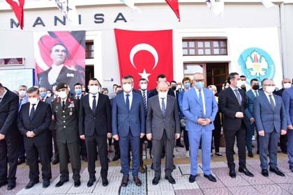 Törende konuşan Manisa Büyükşehir Belediye Başkanı Cengiz Ergün, Atatürk’ün yurt gezileriyle her zaman milletinin yanında olan bir lider olduğuna vurgu yaparak, “Manisalılar da, Atatürk’e bağlılığını her fırsatta göstermiş, Manisa ziyaretlerinde O büyük dehayı bağrına basmıştır” dedi.