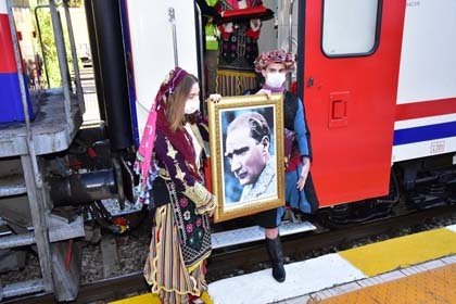 Cumhuriyetimizin kurucusu büyük önder Mustafa Kemal Atatürk’ün Manisa’ya ikinci kez gelişinin 95’inci yıldönümü dolayısıyla etkinlikler düzenlendi.