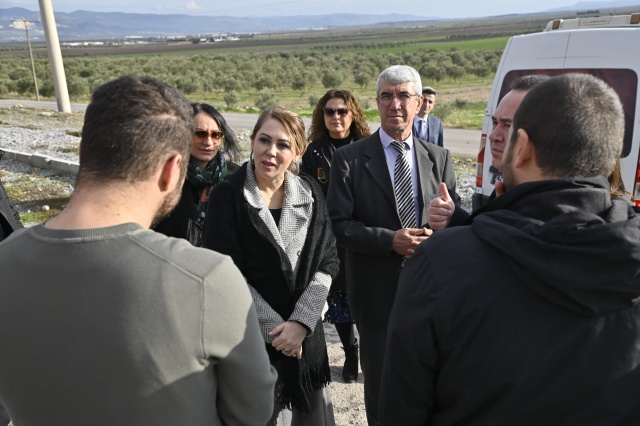 Manisa Büyükşehir Belediye Meclisi Sokak Hayvanları Komisyonu, çalışmalarına aralıksız devam ediyor. Manisa Büyükşehir Belediye Başkanı Mimar Ferdi Zeyrek’in çalışmalarını yakından takip ettiği komisyon, sokak hayvanlarına yönelik toplumsal duyarlılığı artırırken yaşam koşullarını iyileştirmeyi hedefliyor.