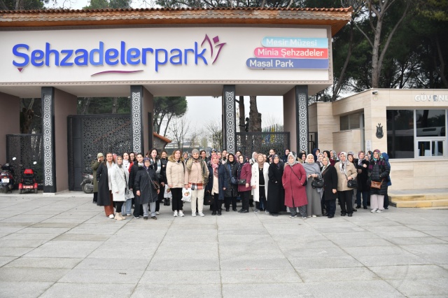 Manisa Büyükşehir Belediyesi, sosyal belediyecilik anlayışı ile kadınların sosyal yaşamla daha güçlü bir bağ kurmalarını, toplumsal hayata eşit katılımını, sağlamak ve kentin tarihini tanıtmak amacıyla başlattığı Adım Adım Manisa projesi kapsamında Demircili 82 kişilik kadın kafilesini ağırladı.