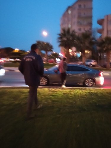Vatandaşların duygu istismarcılarına kanmamalarını ve onları teşvik edecek durumlardan sakınmalarını vurgulayan Zabıta Dairesi Başkanı Mustafa Duman, “Bizler yoğun bir şekilde sahada gerekli çalışmaları yapmaktayız. Çocukların sokağa çıkmaması gereken saatlerde dışarıda olmaları, Covid-19 salgını varken tehlike altında tutulmaları yürek sızlatıcı. Çocukların yeri dilenmek değil, oyun ve okuldur. Ayrıca trafiğin yoğun olduğu kavşaklarda mendil ve su satışı yaptırarak, kendi çocuklarının hayatlarını ve sürücüleri tehlikeye atmaktadırlar. Bunun yanında aynı soy isimdeki dilencilerin tamamının başka iller ve ilçelerden geldiğini görüyoruz. Bu bağlamda vatandaşlarımızın bu istismarcılara kanmamalarını ve kolluk kuvvetlerine bildirmelerini rica ediyoruz” dedi.