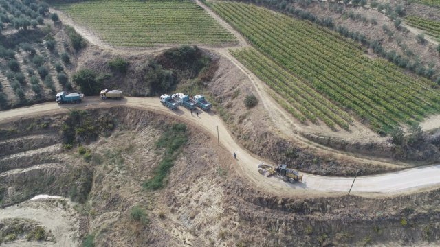 Erenköy Mahalle Muhtarı Adem Avcı: Yol çalışmamızda yardımcı olan Büyükşehir Belediye Başkanımız Cengiz başkanımıza, Ali Uçak başkanımıza, Necdet başkanımıza ve emek veren herkse teşekkür ediyorum. Yolun yapım sorunu 25-30 yıldır sürüyor. Vatandaşlarımızın memnun olacağını düşünüyorum.