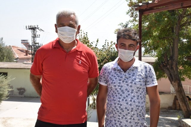 Yapılan Yol Çalışması Hakkında Mahalle Muhtarları Ne Düşünüyor?
Kendirlik Mahalle Muhtarı Muzaffer Ünlükoç: Köyümüzün yolları oldu, çok seviniyoruz. Olmadan önce çok kötüydü. Mahsullerimiz zarar görüyordu. Arabaların alt takımı zarar görüyordu.  En güzeli de dolgu olup, üzerine asfalt atıldı. Bu yıllara kadar, hiç böyle hizmet görmemiştik. Büyükşehir Belediyesi’ne teşekkür ediyoruz.
 Karayahşi Mahalle Muhtarı Mustafa Çökelek: Yol yapılmadan önce çok kötüydü.  Ürünlerimiz toz oluyordu. Araçlarımız zarar görüyordu. Yol çalışması yapılınca çok güzel oldu. Cengiz başkana teşekkür ederiz.