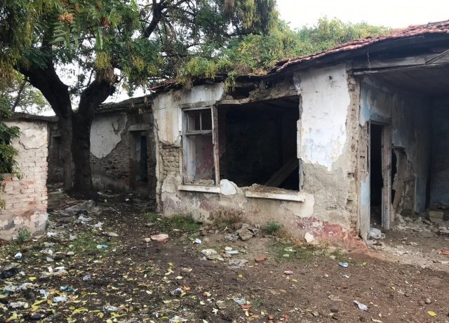 “Turgutlu’muza yakışır bir pazar yerini hemşehrilerimizin hizmetine sunacağız”
Cuma Pazarı projesi ile Turgutlu’ya yakışır temiz ve modern bir pazar yeri yapılacağını ifade eden Turgutlu Belediye Başkanı Çetin Akın, “Cuma Pazarı projemizi en kısa sürede hayata geçirebilmek adına tüm hazırlıklarımızı bir bir gerçekleştiriyoruz. Alanın temizlenip projeye hazır hale getirilmesi için yıllardır kullanılmayan evlerin yıkımını sürdürüyoruz.