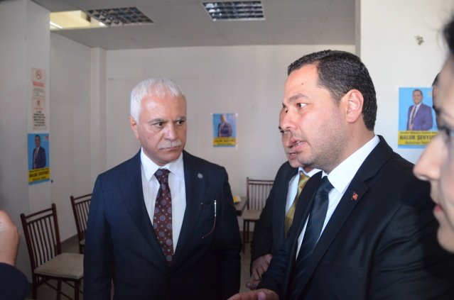 Millet İttifakı Adayı Haluk Şenyurt'a destek istedi.  Cumhuriyet Meydanında vatandaşlarla Cuma namazı öncesi çay içerek sohbet etti. Cuma namazını Demirci Söylemiş camiinde kılan Aydın, namaz sonrası İYİ Parti Demirci ilçe binasında çok sayıda partili ile bir araya gelerek 9 gün sonra yapılacak olan mahalli seçimlerle ilgili değerlendirmeler yaptı. Kendisine gelen bir telefonla bugün Selendi ilçesindeki programını iptal eden Aydın beraberindeki heyetle Demirci ilçesinde ayrılıp kendisi İstanbul'a gitmek üzere yola çıktı.