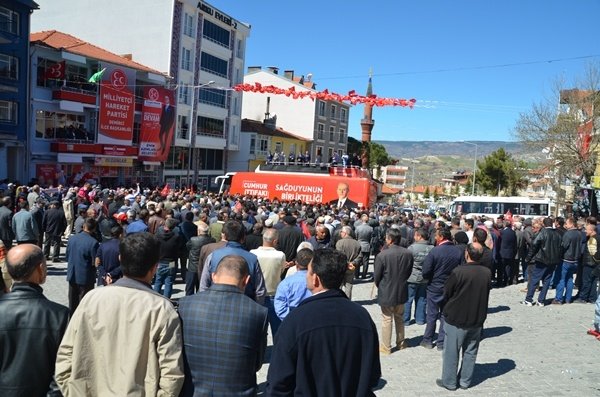Bugün saat 11.30 ‘da Demirci 15 Temmuz Şehitler Meydanında yeni hizmete açılan Milliyetçi Hareket Partisi Demirci İlçe Teşkilatını açan Cengiz Ergün aynı meydanda Demircililere hitap etti.