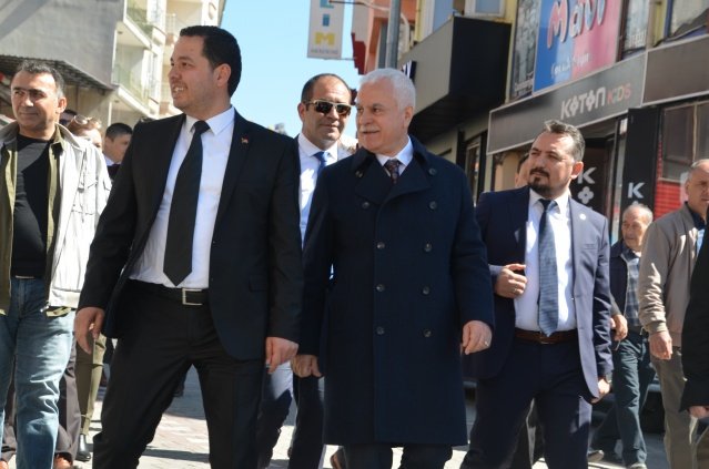 Aydın Cumartesi günü saat 08.30 'da yayına girecek olan FOX TV’deki İlker Karagözle Hafta Sonu programının canlı yayınına katılacak...
İYİ Parti Genel Başkanı Meral Akşener 'in geçen hafta Demirci'de düzenlediği mitingin ardından, 1 hafta sonra da bir genel başkan yardımcısının Demirci'yi ziyaret etmesini meraklı gözlerle izleyen Demircililer "İYİ Parti Demirci ilçesindeki seçimleri çok önemsiyor, Belediye Başkan Adayı Haluk Şenyurt' ta seçimlerde favori gözüküyor" diyerek fikirlerini ifade ettiler.