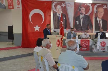 Faaliyet raporu ve mali rapor okundu ve oylanarak delegeler tarafından ibra edildi.
Kürsüye gelen MHP Demirci ilçe Başkanlığına aday olduğunu açıklayan Ümit Kanyılmaz, genel merkez tarafından atandıktan sonra, şimdi de ilçe başkan adayı olduğunu açıkladı.