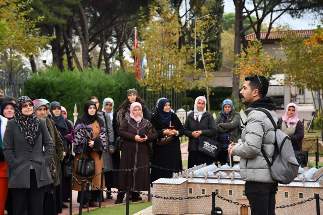 Manisa Büyükşehir Belediye Başkanı Cengiz Ergün öncülüğünde, 2013 yılından bu yana sürdürülen ‘Haydi Kadınlar Manisa’ya’ Projesi kapsamında Demircili Kadınlar Manisa’da ağırlandı. Proje ile Manisa’nın tarihi, kültürel ve turistik değerlerini yakından gören kadınlar, kendilerini Manisa’da konuk eden Başkan Cengiz Ergün’e de teşekkür ettiler.