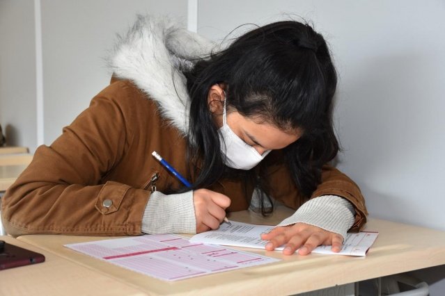 Öğrenci kardeşlerimiz uzman eğitimcilerimiz eşliğinde en güzel şekilde sınavları için hazırlanacaklardır. Belki bu yıl daha yoğun bir çaba göstermeleri gerekecek ancak bu süreçte bizler her zaman yanlarına olacağız. Öğrenci kardeşlerime başarılar diliyorum” şeklinde konuştu.
