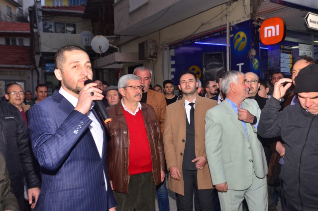YÜZLERCE ARABALIK KONVOYLA İLÇEYE GİRİŞ YAPTI

Yeniden Refah Partisi Demirci İlçe Başkanı İbrahim Ethem Bağcı günlerdir süren aday belirleme çalışmalarının ardından ilçede yaptığı hizmetler ve eserlerle anılan İhsan Temel'i Demirci Belediye başkanlığı için aday yaptıklarını açıkladı.