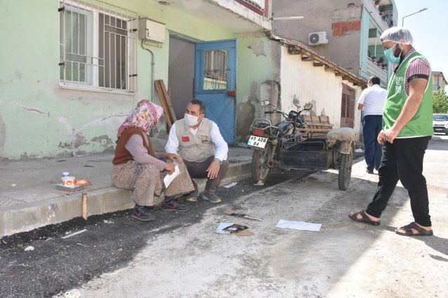 Biz Şehzadelerde kimsenin aç ve açıkta kalmaması için çaba ve gayret sarf ediyoruz. Önceki yıllarda geleneksel iftar sofralarımızı kuruyorduk ancak pandemi şartları nedeniyle bunu yapamıyoruz. Toplu iftarları yapamasak da ‘Gönül İftarları yapmaya devam edeceğiz.