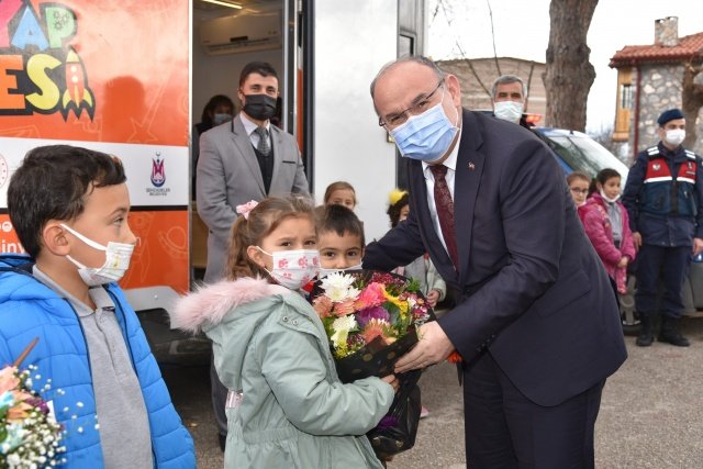 Şehzadeler Sancaklı Bozköy 75. Yıl İlk ve Ortaokulu Müdürü Mutlu Güneş, tasarım ve beceri atölyesinin kurulmasında emeği geçenlere öğrenciler, öğretmenler ve okul yönetimi adına teşekkür etti.