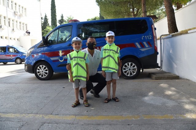 Uçuş sonrasında Manisa İl Jandarma Komutanlığında bir süre misafir edilen Ali Güler ve ailesi hayalinin gerçekleştirilmesinde emeği geçen, Cumhurbaşkanlığına, Manisa Valiliğine ve İl Jandarma Komutanlığına teşekkür ettiler.