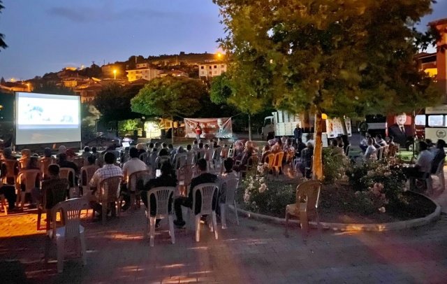 Akhisar Belediyesi Açık Hava Sinema Geceleri Akselendi Mahallesi ardından Dağdere Mahallesi’nde devam etti.