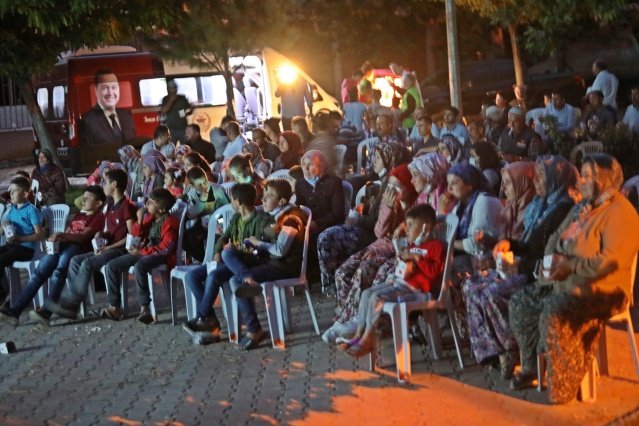 Açık Hava Sinema keyfinin kırsal mahallelerde her hafta devam edeceği vurgusu yapılırken etkinliğe katılan 7’den 70’e tüm vatandaşlar Belediye Başkanı Besim Dutlulu’ya teşekkür ederek böyle etkinliklerin devamını diledi.