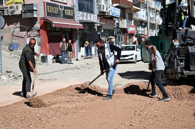 Manisa Büyükşehir’den Demirci’ye 7 Kilometrelik Üstyapı Hamlesi
Altyapısı tamamlanan caddelerde yenileme çalışmaları hız kazandı
