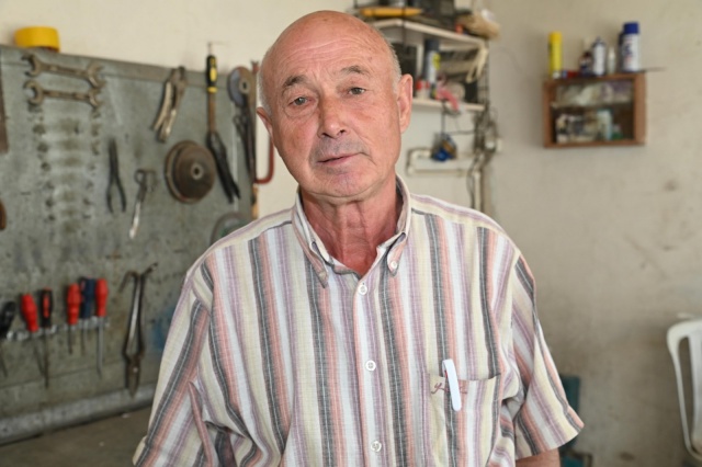 “Ekipler hızlı ve güzel çalışıyor”
Mahalle Sakinlerinden Şerif Kocaaslan ise, “Mahallemizin içinden geçen yağmur suyu hattının bazı yerlerinde göçmeler meydana geldi. Ciddi anlamda sıkıntı doğuran hattın yenilenme çalışmaları başladı. Ekipler çok güzel, hızlı çalışıyor. Çalışmalardan çok memnunuz” dedi.