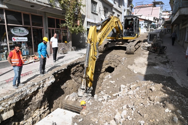MASKİ Genel Müdürlüğü, Demirci ilçe merkezi Hamam Sokak’ta 290 metrelik kutu menfez hattı döşeme çalışmalarına başladı. Geçtiğimiz yıllarda sel ve su baskını yaşanan mahallenin yağmur suyu sorunu 8 milyon 400 bin TL’lik çalışmayla son bulacak.