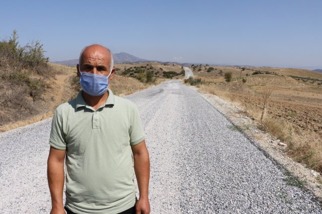 bağlayan bir yol. Oldukça sık kullanılan bir yol. Cengiz Ergün başkanımıza teşekkürlerimizi iletiyoruz.” Ahmetler Mahalle Muhtarı Ercan Özer, yol çalışmalarının mahalleleri için çok mükemmel olduğunu ifade ederek, “Yapılan çalışmalardan dolayı Manisa Büyükşehir Belediye Başkanı Cengiz Ergün’e teşekkürlerimizi sunuyoruz. Şu anda yol sıkıntılarımız giderildi. Ulaşımda her hangi bir sorunumuz kalmadı gibi.