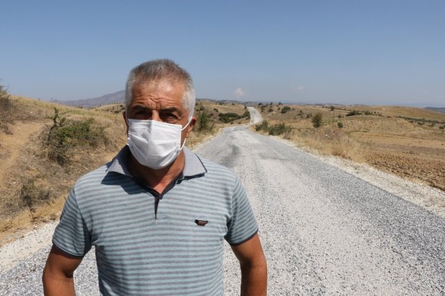 Bu yol yaklaşık olarak 6-7 mahalleyi birbirine bağlıyor. Demirci ilçe merkezine de bağlantı sağlıyor” diye konuştu. Ahatlar Mahallesi Muhtarı Fikret Demirkan, Manisa Büyükşehir Belediye Başkanı Cengiz Ergün’e sonsuz teşekkürlerini sunarak, “Yol çalışmalarımız şu an tamamlandı. Virajlarımız normale döndü. Emeği geçen personellerimize teşekkürlerimizi sunuyorum. Benim bir sorunum kalmadı. Haziran ayında yapılan çalışmalardan dolayı yolda viraj sorunumuz kalmadı” dedi.
