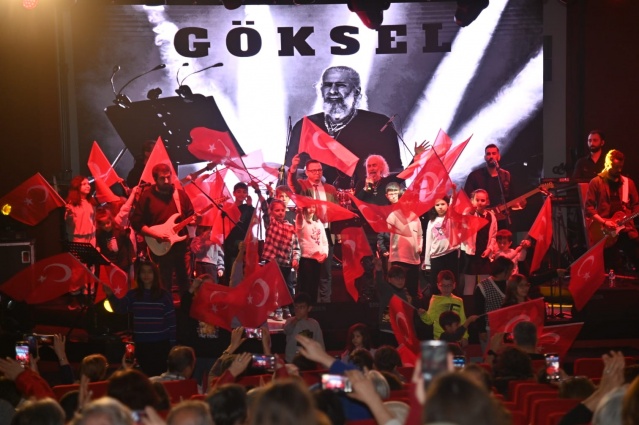Manisa Büyükşehir Belediyesi, Anadolu Rock müziğinin efsane isimleri Barış Manço ve Cem Karaca için Ustalara Saygı Anma Konseri düzenledi. Göksel Doğançay'ın sahne aldığı konserde Manisalılar, efsanelerin şarkılarıyla unutulmaz bir gece yaşadı.