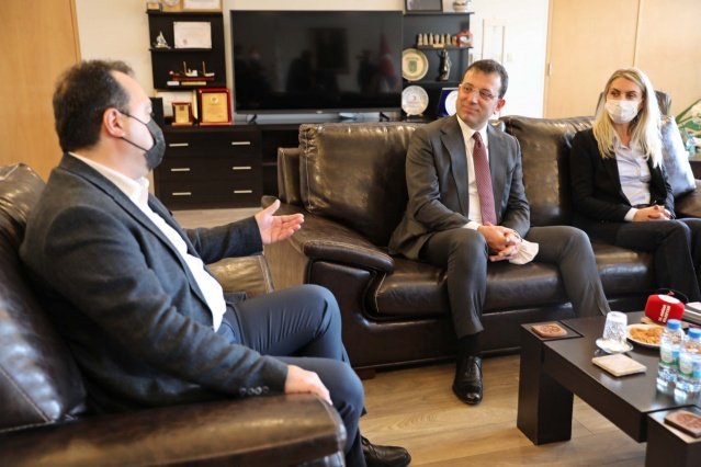 Yapılan ziyaretten duyduğu memnuniyeti ifade eden Başkan Besim Dutlulu,  “Ekrem Başkanımızın sürpriz ziyareti öncelikleri bizleri çok mutlu etti. İnşallah pandemi sonrası daha uzun soluklu iş birliklerimiz olacak. Çünkü İstanbul’un liderliği bizim için çok önemlidir. Şehrimize yeni bir şeyler katmak için ve geliştirmek için elimizden geleni yapıyoruz. Hiçbir bahaneye sığınmadan, tüm enerjimiz, heyecanımız ve çalışma azmimiz ile hem Akhisar’da hem de İstanbul’da var gücümüzle çalışmaya devam edeceğiz. Ziyaretleriyle şehrimizi onurlandırdıkları için kendilerine teşekkür ediyor, en kısa sürede tekrardan ziyaretlerini bekliyoruz” ifadelerini kullandı.