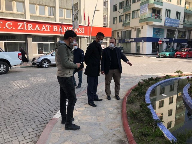 İlçedeki yeşil alanların bakımı, temizliği ve yenilenmesi noktasında tespitlerde bulunan Daire Başkanı Göktaş, vatandaşlardan gelen talep ve şikayetlerin içeriği hakkında da ilgililerden bilgi aldı.