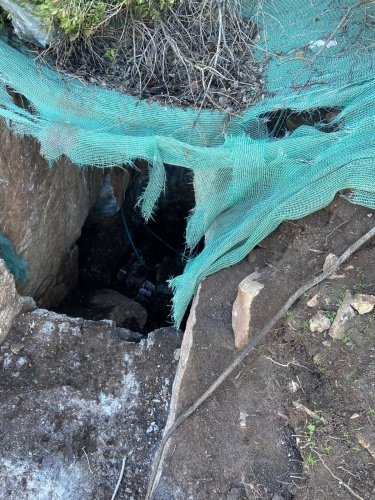 Yapılan istihbarati çalışmalar sonucu Soma ilçesi, Avdan Mahallesi Kösedağı mevkinde kaçak kazı yapıldığı duyumu alınmıştır. 11.02.2020 günü saat 16:00 sıralarında bölgede icra edilen faaliyetle S.K(E/1979 d.lu), M.Ş.K.(E/1997   d.lu) ve E.B.(E/1984 d.lu) isimli şahısları ormanlık alan içersinde kazı yaptıkları sırada suçüstü yakalanmıştır. Soma Nöb.C.savcısının talimatları doğrultusunda olay yeri inceleme timi ile yapılan araştırmada 2 adet kürek, 3 adet kazma, 6 adet sivriç, 1 adet demir manila, 2 adet balyoz, 1 adet Jeneratör ve 1 adet hiltiye el konulmuştur. Şahıslar alınan ifadelerine müteakip serbest bırakılmışlardır.