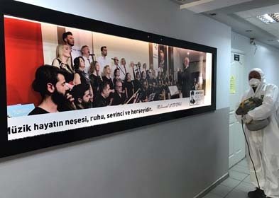 Çalışmalar kapsamında faaliyetlerine iki buçuk aydır ara veren Turgutlu Eğitim Destek Kurs Merkezi (TURBEM), Atatürk Kültür Merkezi, Turgutlu Kent Müzesi, Nurgül Fidan Yüzme Havuzu, Dosteli Kıyafet Yıkama ve Teslim Merkezleri, Ortapark ve Kozapark dezenfekte edildi. Korona virüs salgını boyunca hizmet ve çalışmalarına aralıksız devam eden Turgutlu Belediyesi Hizmet Binası, Aşevi ve Hayır Merkezi, Turgutlu Belediyesi Nikah Salonunun dezenfekte çalışmaları da yapıldı.