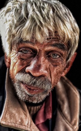 Fotoğraf kompozisyonlarından kullandığı ekipmanlara kadar çok önemli bilgiler aktaran Portre Fotoğrafçısı Ozan Engin Sürel; "Ne ile çektiğiniz değil, sizin kim olduğunuz ve ne çektiğiniz en önemli olan. Cep telefonu ile çekilmiş ve dünyanın önemli moda dergilerinde yayına girmiş bir çok fotoğraf var." ifadeleriyle de başarılı olmak için pahalı makinalara ihtiyaç olmadığını dile getirdi.