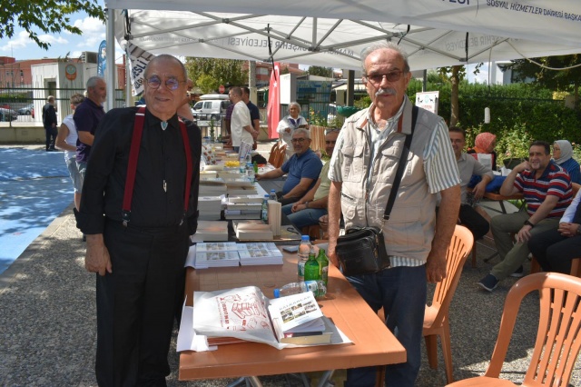 Gördesli Yazarlar ise kitap severler ile buluştukları için memnun olduklarını ifade ettiler ve Manisa Gördesliler Kültür ve Dayanışma Derneği Başkanı Hasan Ertekin ve yönetim kuruluna teşekkür ettiler.