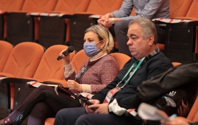 Şeffaf belediyecilik anlayışıyla çalışmalarını sürdüren Belediye Başkanı Besim Dutlulu, Akhisar Belediyesi Meclis Salonu’nda düzenlenen toplantıda gazetecilerle buluştu. Gazeteciler, kamuoyunun merak ettiği soruları yöneltirken, Başkan Dutlulu soruları tek tek yanıtladı.